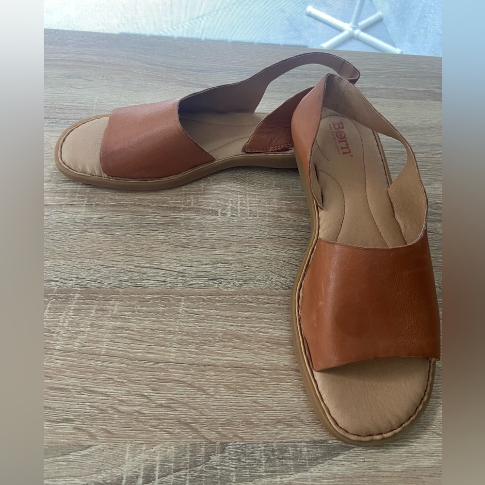 Born flat sandals